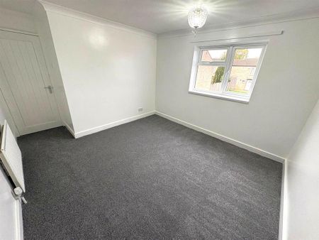 4 bedroom end of terrace house to rent - Photo 3