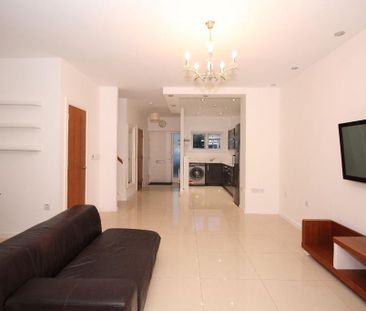 4 bedroom terraced house to rent - Photo 1