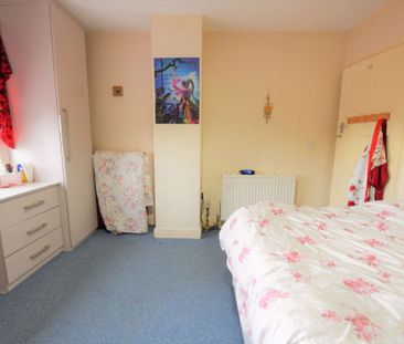 2 bedroom House in Manor Avenue, Leeds - Photo 2