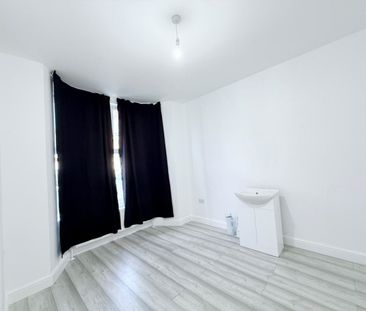 1 bed Ground Floor Flat for Rent - Photo 2
