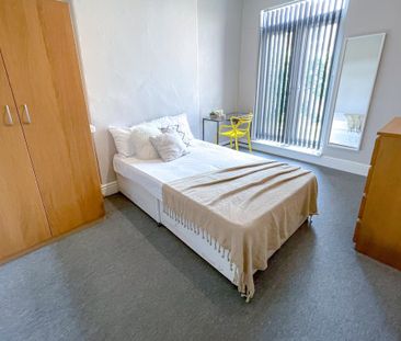 4 bedroom terraced house to rent - Photo 1