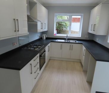 3 bedroom semi-detached house to rent - Photo 6