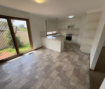 FRESHLY PAINTED THROUGHOUT Immaculate 3 bedroom rear unit. - Photo 4