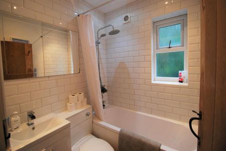 2 bedroom terraced house to rent - Photo 5