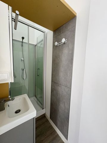 Studio (toutes charges incluses) - BAS DU CENTRE VILLE - Photo 5