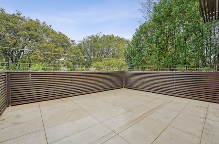 Freestanding Garden Oasis in Prime Location - Photo 4