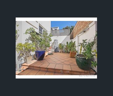 Centrally Located Minutes to Shops and Cafes - Photo 3