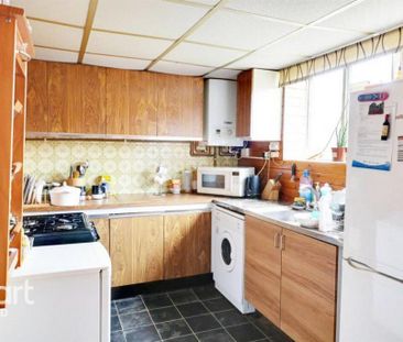 1 bedroom in a house share to rent - Photo 3