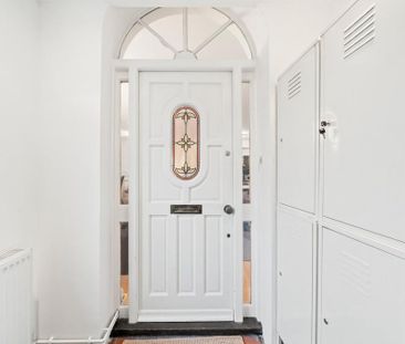3 bedroom flat to rent - Photo 6