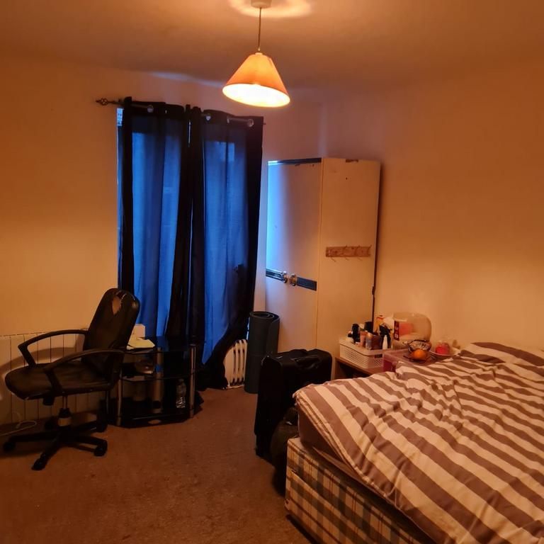 1 bedroom in a flat share to rent - Photo 1