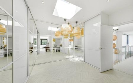 6 bedroom detached house to rent - Photo 4