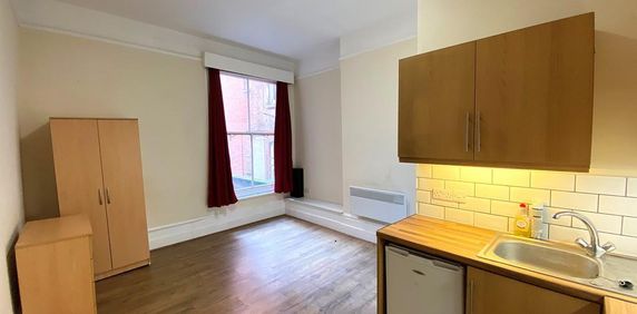 Studio to rent - Photo 2