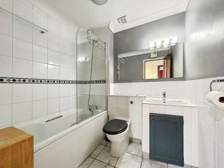 Brooklyn Road, Woking, Surrey, GU22 7US - Photo 2