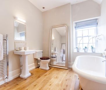 4 bedroom semi-detached house to rent - Photo 5