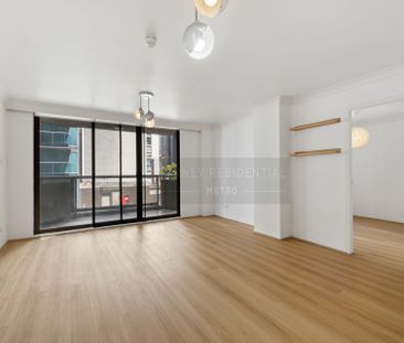 Renovated 1 Bedroom Apartment with Floorboard - Photo 1