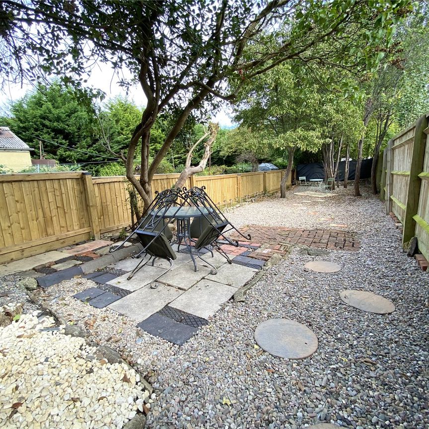 Cricklade Road, Swindon, Swindon, SN2 - Photo 1
