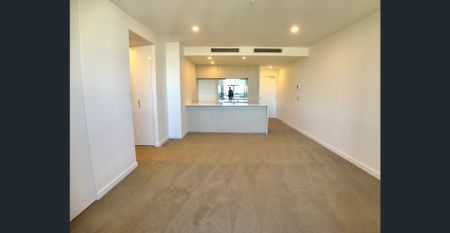 Brilliant Location with Train Station Downstairs!! - Photo 4