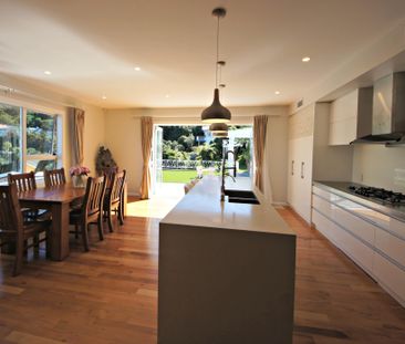 A stunning 5 bedroom, 3 bathrooms furnished family home with views ... - Photo 4