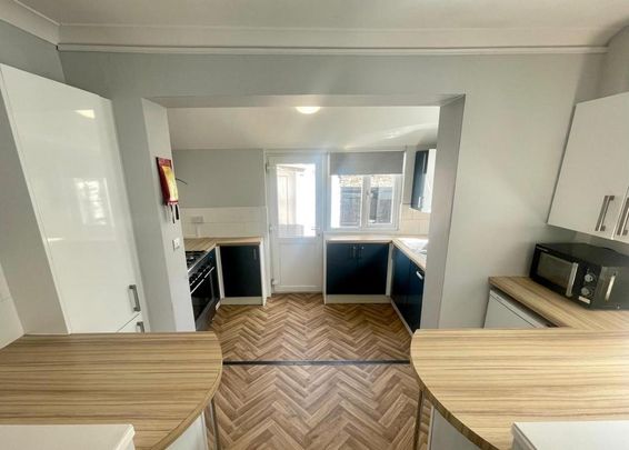 5 bedroom terraced house to rent - Photo 1