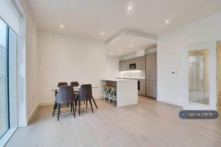 3 bedroom flat to rent - Photo 5