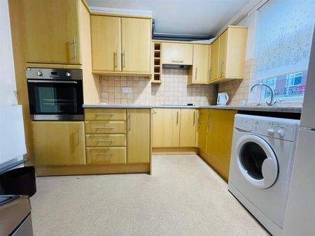 1 Bed Flat - Photo 5