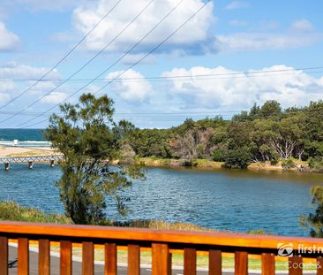 Unique Waterfront Cottage - Photo 6