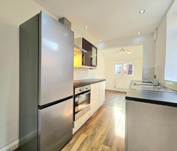 3 bedroom semi-detached house to rent - Photo 4