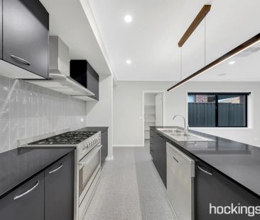 GREAT FAMILY HOME - Photo 3