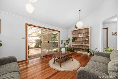 Cosy three-bedroom, two-bathroom home in ideal location - Photo 2