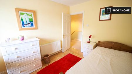 Snug room for rent in 3-bedroom house, Knocklyon, Dublin - Photo 2