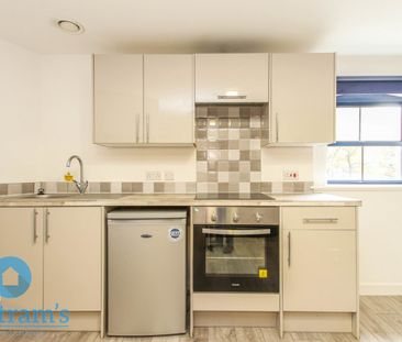 References Pending - 1 bed Apartment - Photo 5