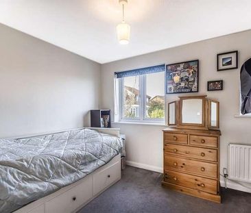 Stephen Close, Twyford, RG10 - Photo 1