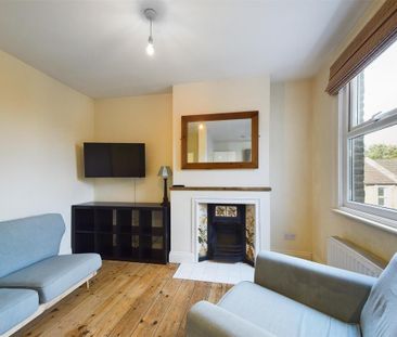 2 bedroom maisonette to rent - Photo 2