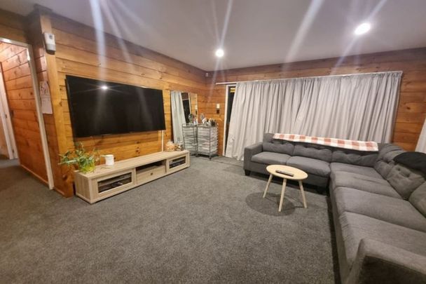 6 Edmund Lomas Grove, Birchville, Upper Hutt - Photo 1