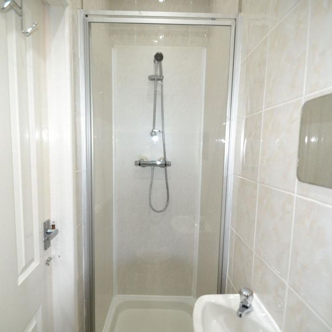 6 bedroom house to rent - Photo 1