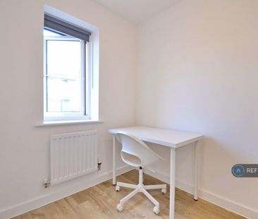 5 bedroom semi-detached house to rent - Photo 5