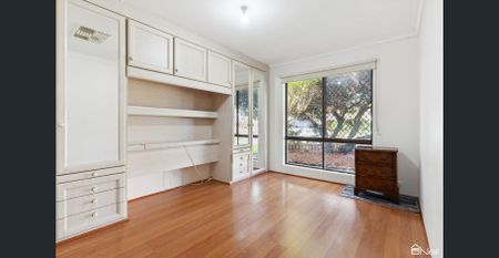 MADDINGTON - 4X1- SPACIOUS, BEAUTIFUL FAMILY HOME - Photo 4