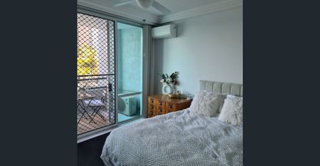 Great place to live! Suit a couple ideally. Iconic building with all amenities, close to Beach, transport & Tedder Avenue shops, cafes. - Photo 4