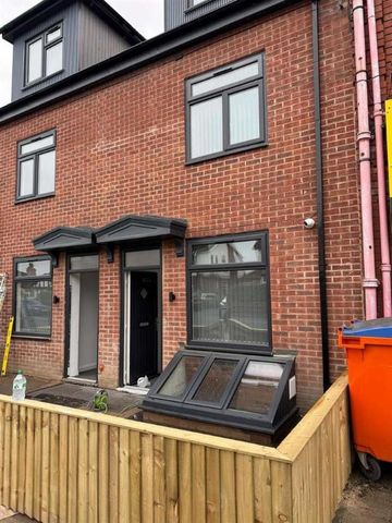 Burnage Lane, Burnage, Manchester, M19 - Photo 2