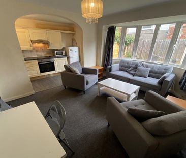 1 bedroom in a house share to rent - Photo 2