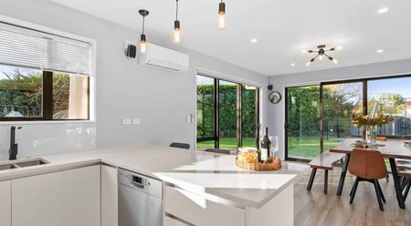 Burnside Beauty - Photo 2