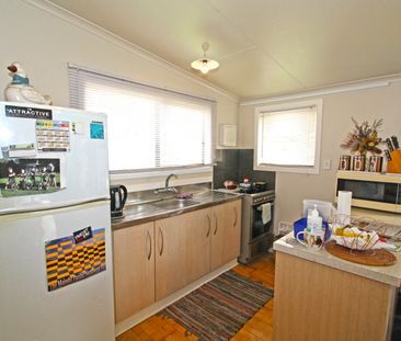 1/4 Kenmore Street, Westown - Photo 4