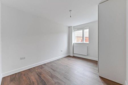 3 bedroom flat to rent - Photo 4