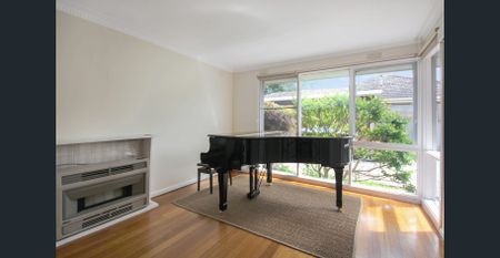 Light Filled Villa Unit in Fantastic Location - Photo 4