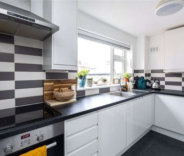 A superb modern two bedroom apartment in the heart of Wimbledon Town. - Photo 3