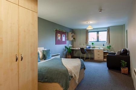 1 bedroom in a flat share to rent - Photo 4