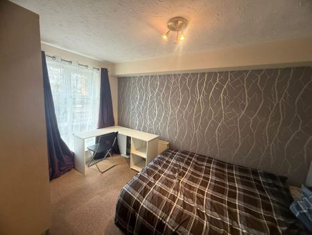 4 bedroom terraced house to rent - Photo 3