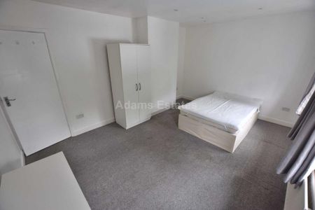 4 bedroom terraced house to rent - Photo 3