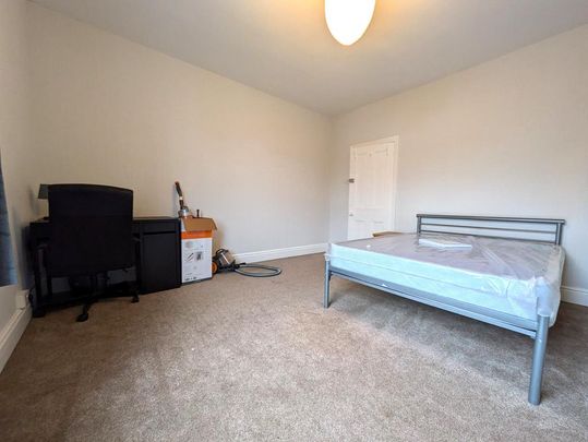 4 bedroom terraced house to rent - Photo 1