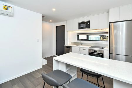 Immaculate two-bedroom townhouse! - Photo 3